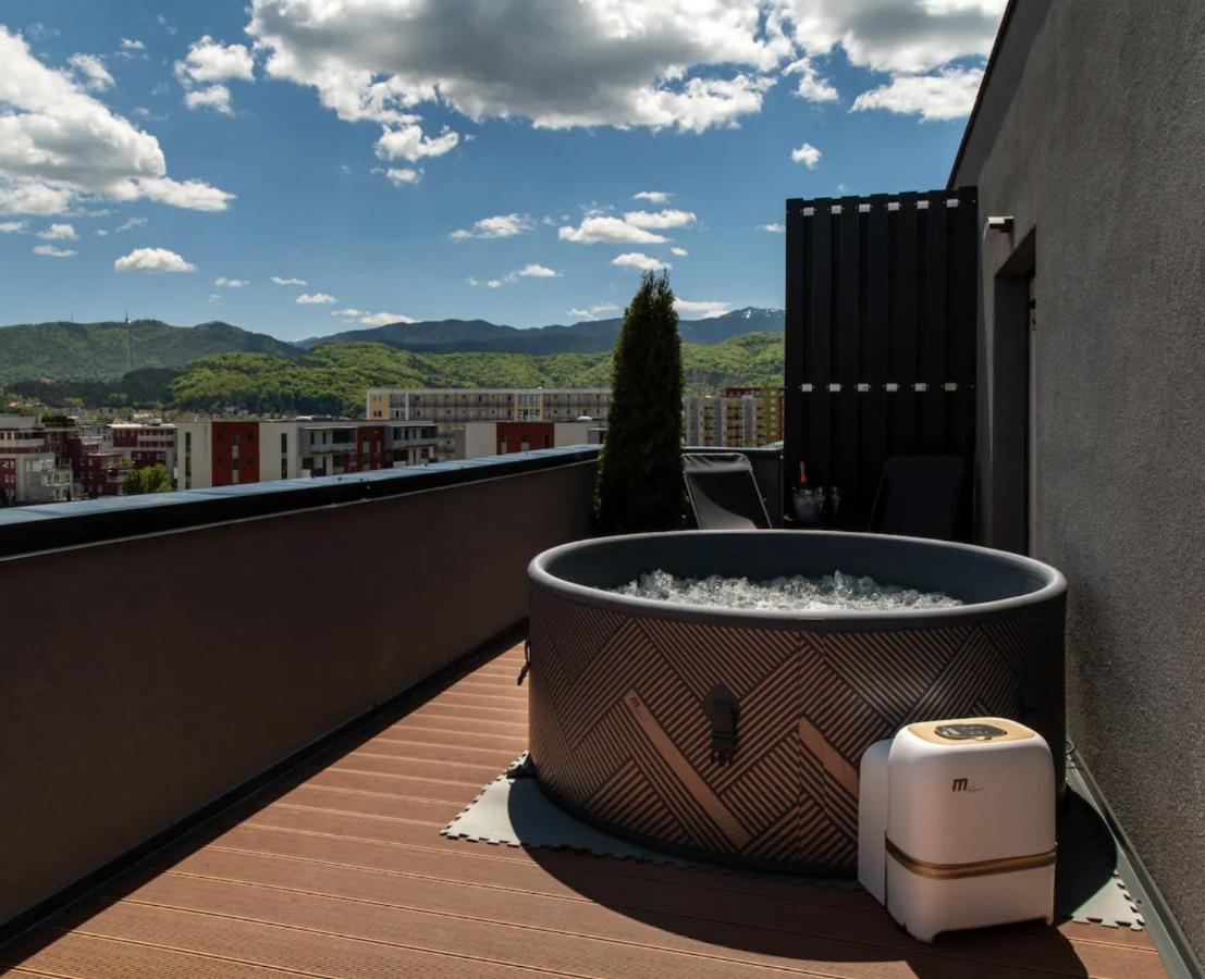 Skylark - Singapore Penthouse With Jacuzzi & Panoramic View Brașov Exterior foto