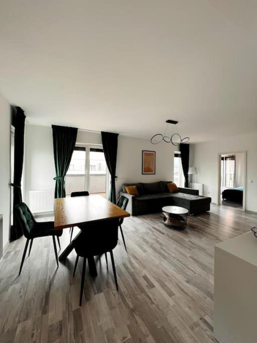 Skylark - Singapore Penthouse With Jacuzzi & Panoramic View Brașov Exterior foto